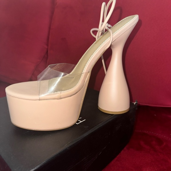 Brand NEW Nude Platform Heels- Size 8 - Fits like 7.5 - Picture 3 of 5